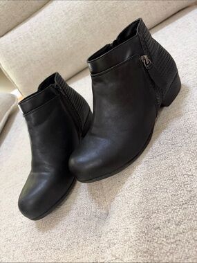 Rockport Black Leather Safety Toe Ankle Booties with Textured Heel
